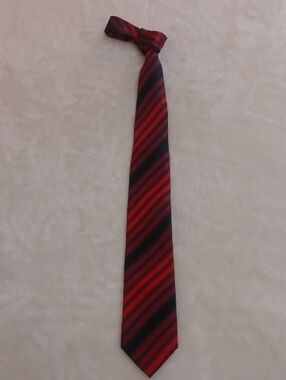 Hermoso Men's Red and Black Striped Tie - Sleek Formal Accessory